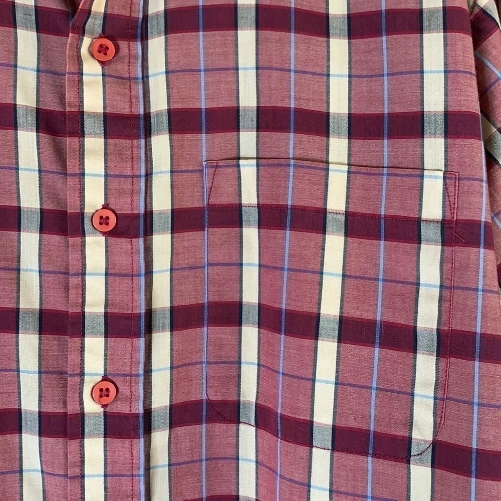 Vintage LEVI’s Plaid Button Down Shirt. Men’s XL.